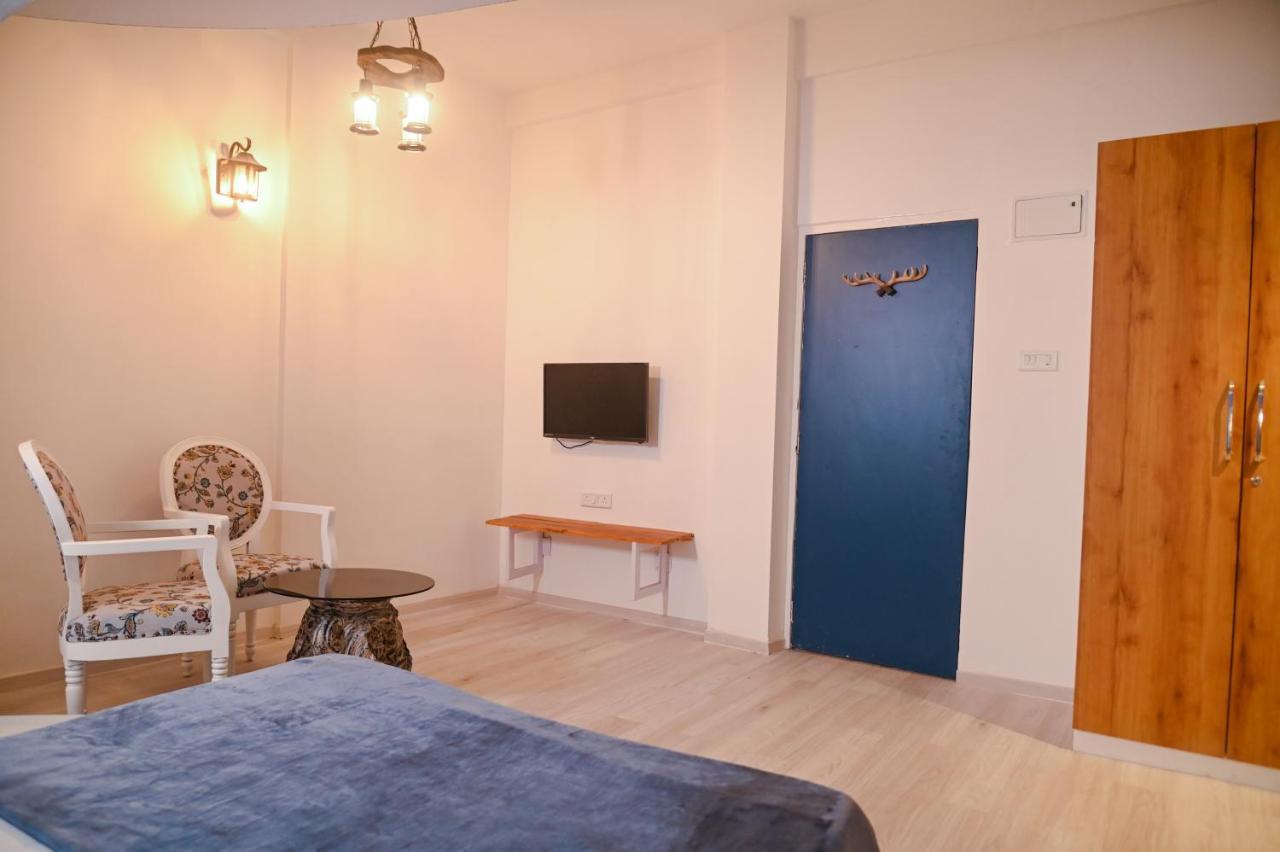 The Voyage - Cafe Hostel Cowork Pune Eksteriør billede